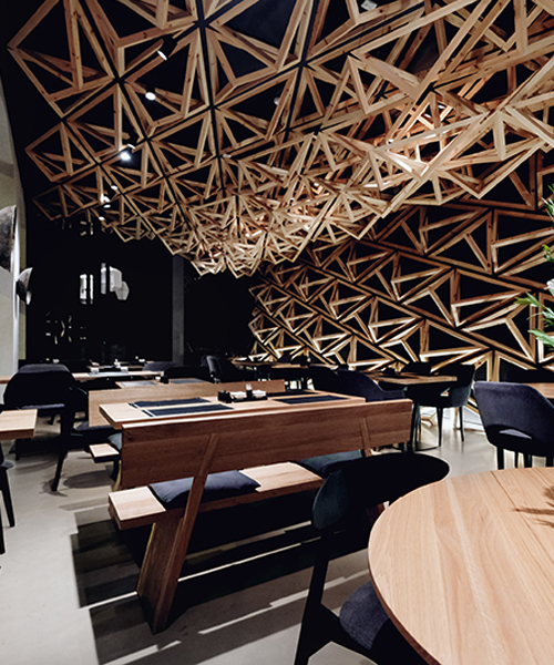400 wooden triangles envelope sushi bar by DA architects