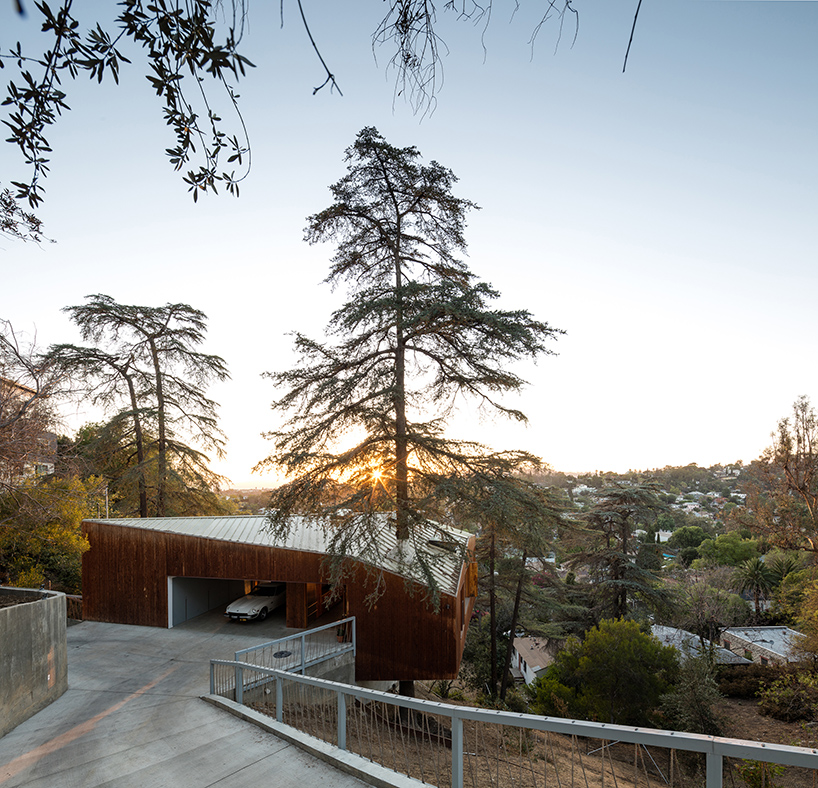 anonymous-architects-house-in-trees-echo-park-los-angeles-california-designboom-02