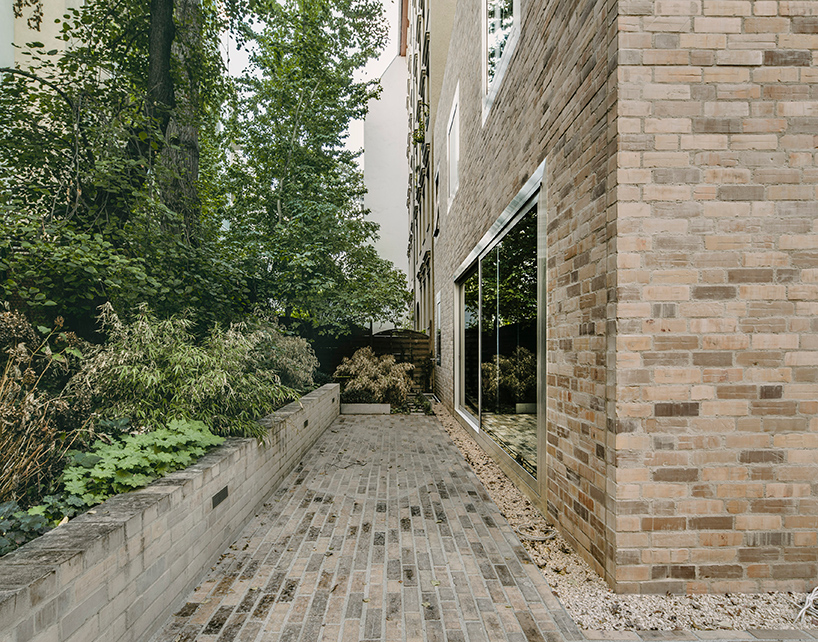 barkow-leibinger-apartment-house-prenzlauer-berg-berlin-germany-designboom-02