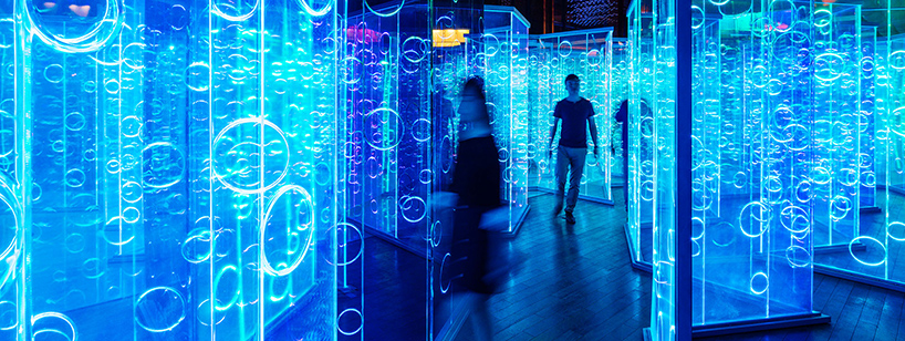 brut-deluxe-yuzhou-immersive-light-installation-designboom-02