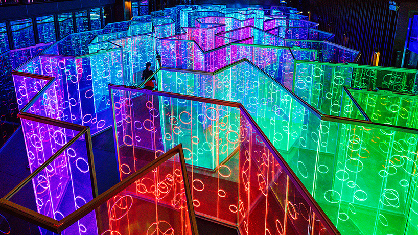 brut-deluxe-yuzhou-immersive-light-installation-designboom-02