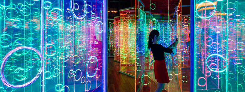 brut-deluxe-yuzhou-immersive-light-installation-designboom-02