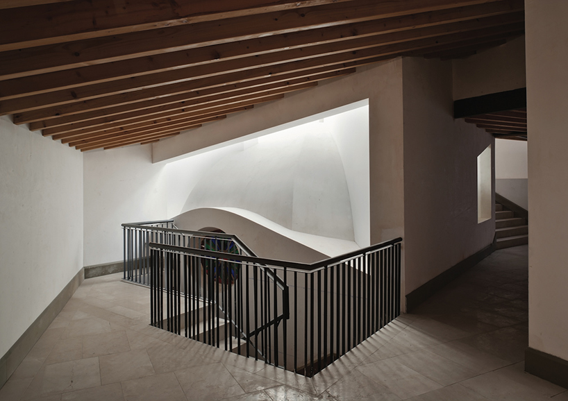 flores-+-prats-architects-+-duch-piza-cultural-center-casal-balaguer-palma-de-mallorca-designboom-02