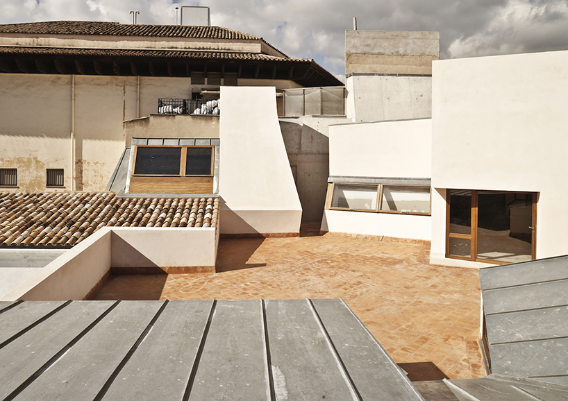 flores-+-prats-architects-+-duch-piza-cultural-center-casal-balaguer-palma-de-mallorca-designboom-02