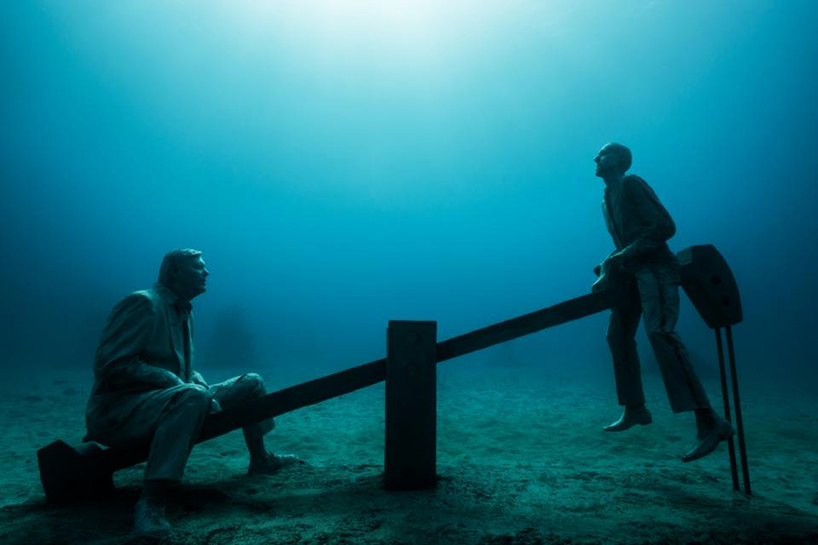 jason-decaires-taylor-new-underwater-sculptures-designboom-02
