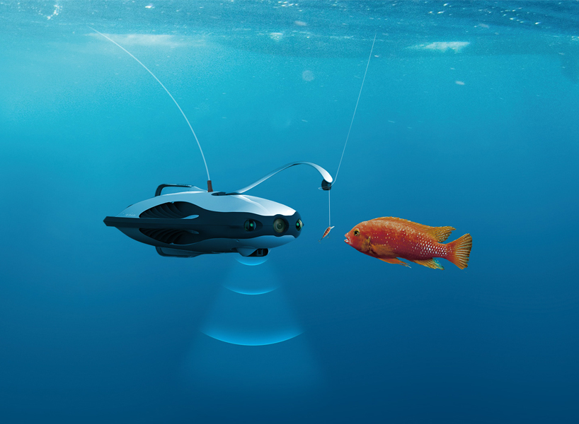 underwater powerray fishing drone creates waves at the CES 2017
