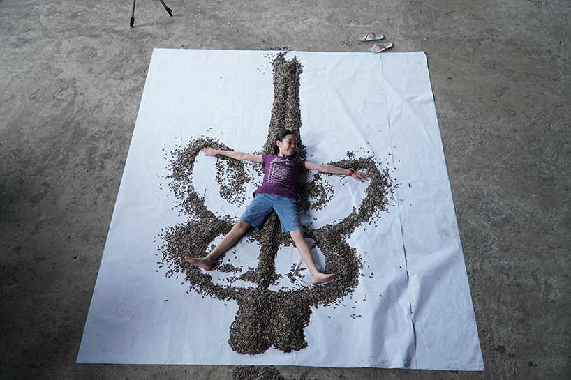 red-hongyi-20000-seeds-ai-weiwei-portrait-designboom-02