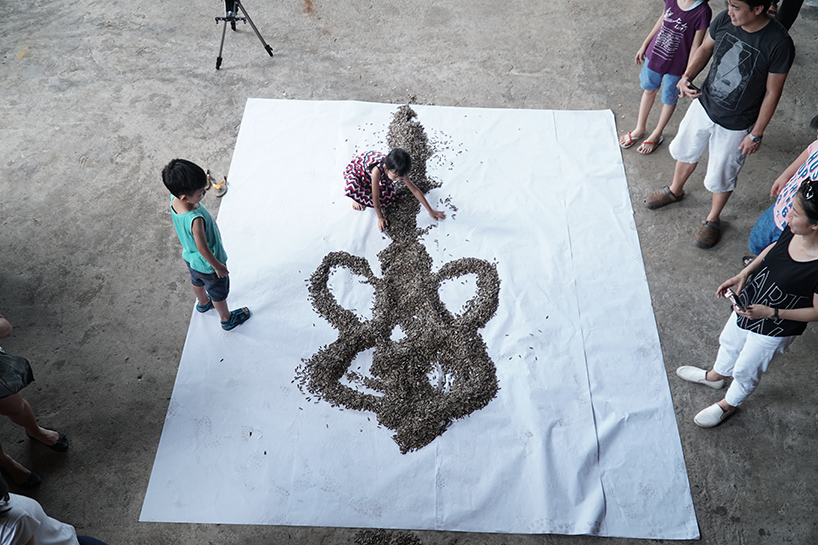 red-hongyi-20000-seeds-ai-weiwei-portrait-designboom-02