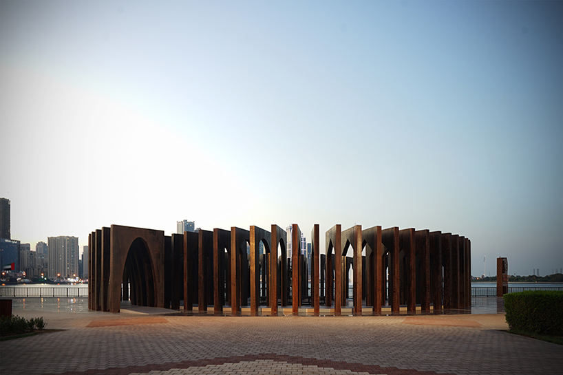 spiral-arches-daydreamers-design-islamic-arts-festival-sharjah-uae-designboom-01