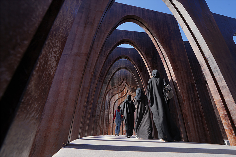 spiral-arches-daydreamers-design-islamic-arts-festival-sharjah-uae-designboom-02