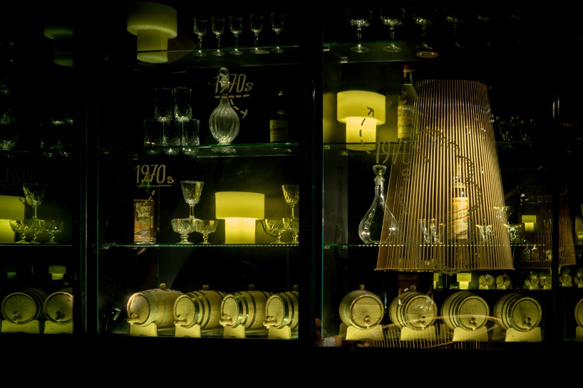 the-other-room-lagranja-design-singapur-designboom-09