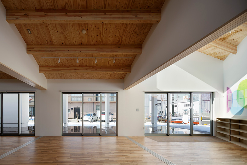zai-shirakawa-architects-&-associates-meetingplace-of-the-tohoku-designboom-02