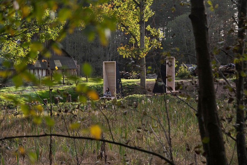 bjornadal-arkitektstudio-gapahuk-human-birdhouse-workshop-lithuania-designboom-02