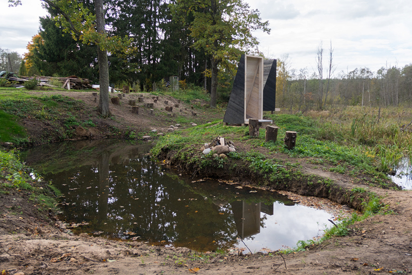bjornadal-arkitektstudio-gapahuk-human-birdhouse-workshop-lithuania-designboom-03