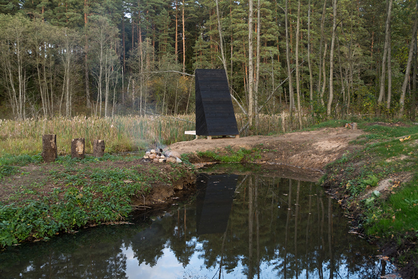 bjornadal-arkitektstudio-gapahuk-human-birdhouse-workshop-lithuania-designboom-03