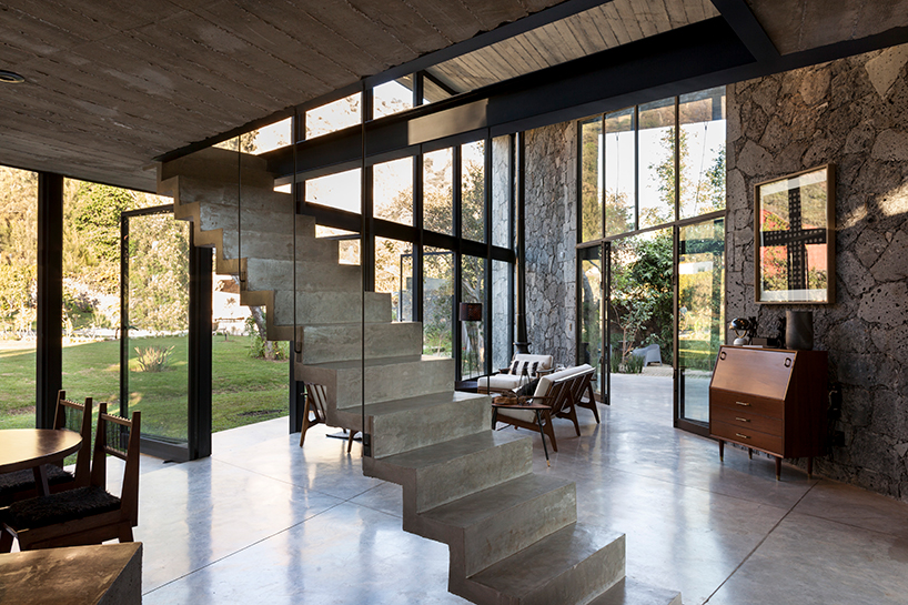 cadaver-and-sola-morales-MA-house-mexico-designboom-03