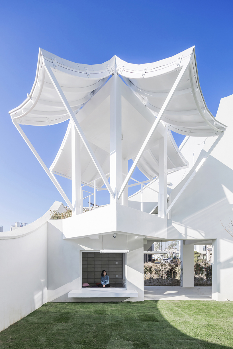 iroje-khm-architects-flying-house-incheon-south-korea-designboom-02