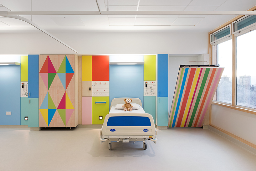 morag-myerscough-sheffield-childrens-hospital-bedrooms-designboom-02