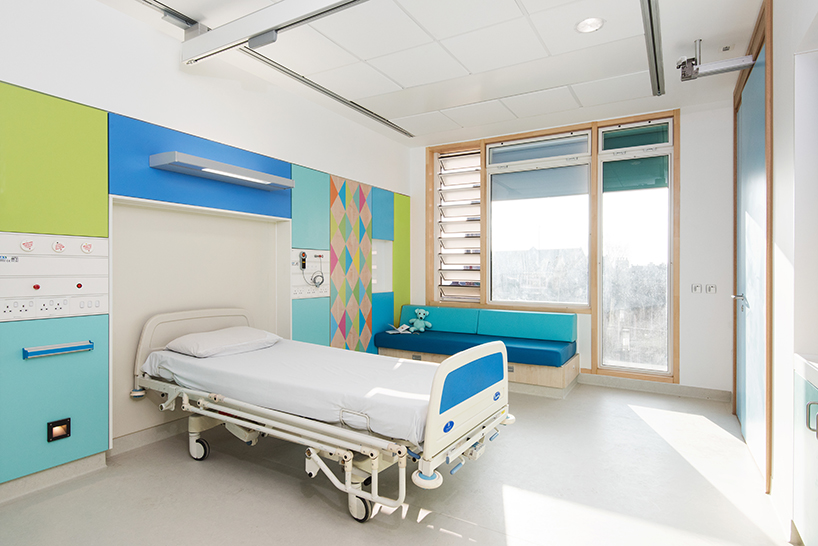 morag-myerscough-sheffield-childrens-hospital-bedrooms-designboom-02