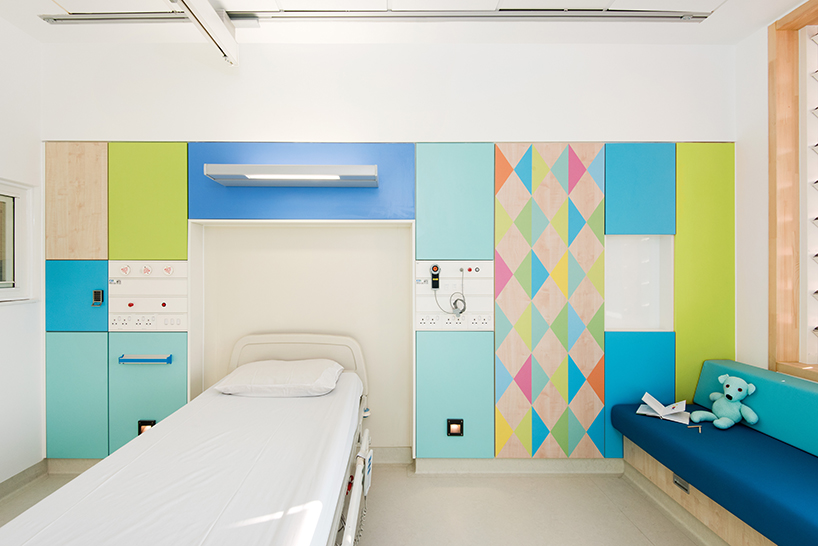 morag-myerscough-sheffield-childrens-hospital-bedrooms-designboom-02