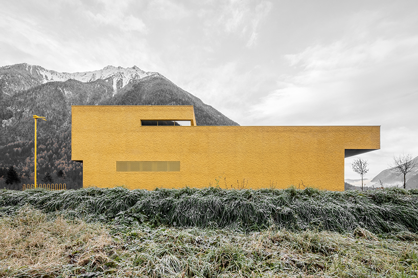 pedevilla-architects-fire-station-sand-in-taufers-designboom-03