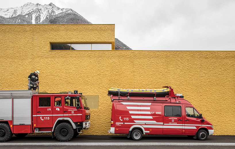 pedevilla-architects-fire-station-sand-in-taufers-designboom-03