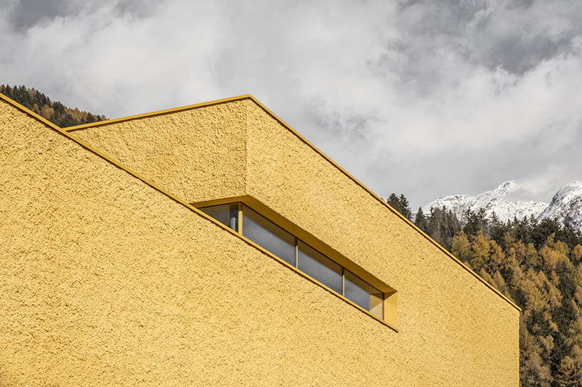 pedevilla-architects-fire-station-sand-in-taufers-designboom-03