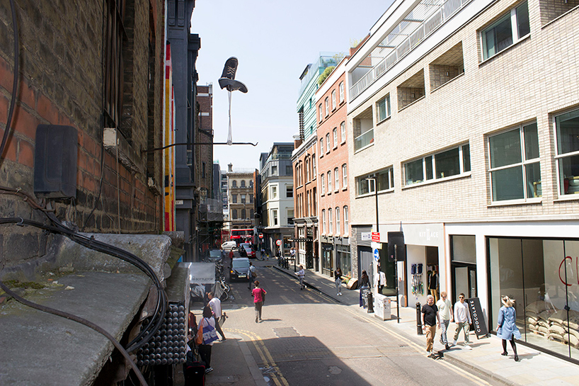 pejac-downside-up-sneakers-designboom-02