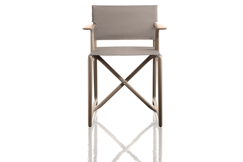 philippe-starck-magis-stanley-director-chair-designboom-008