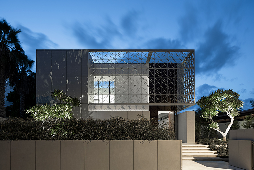 pitsou-kedem-N2-house-seven-stages-herzliya-pituah-israel-designboom-02