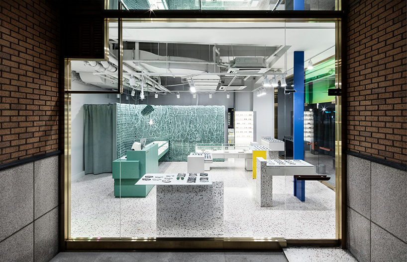 wallga-associate-end-piece-glasses-store-designboom-03