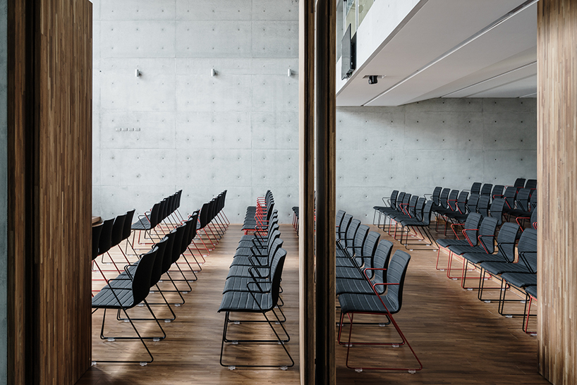 MAYU-architects+-tainan-tung-men-holiness-church-taiwan-designboom-03