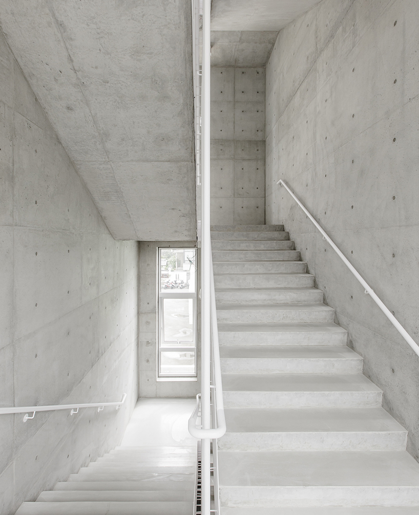 MAYU-architects+-tainan-tung-men-holiness-church-taiwan-designboom-03