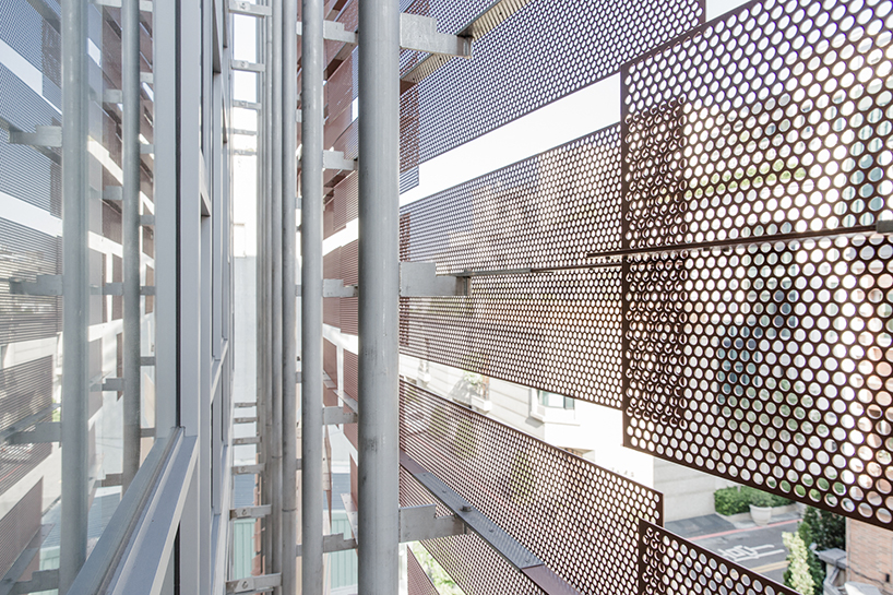 MAYU-architects+-tainan-tung-men-holiness-church-taiwan-designboom-03