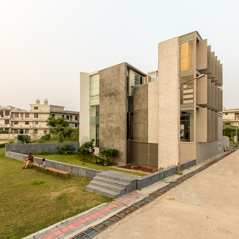 anagram-architects-artrovert-studio-house-greater-noida-india-designboom-02