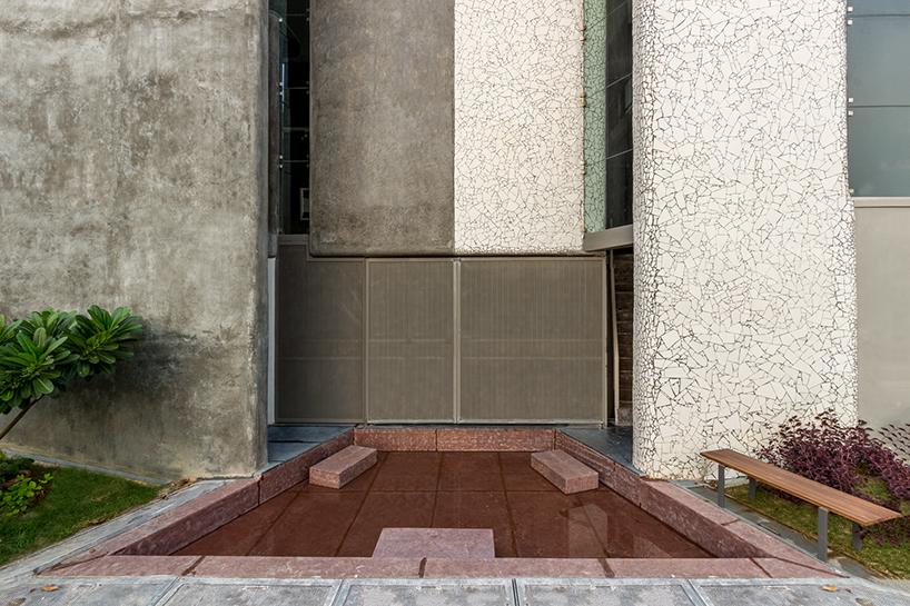 anagram-architects-artrovert-studio-house-greater-noida-india-designboom-02