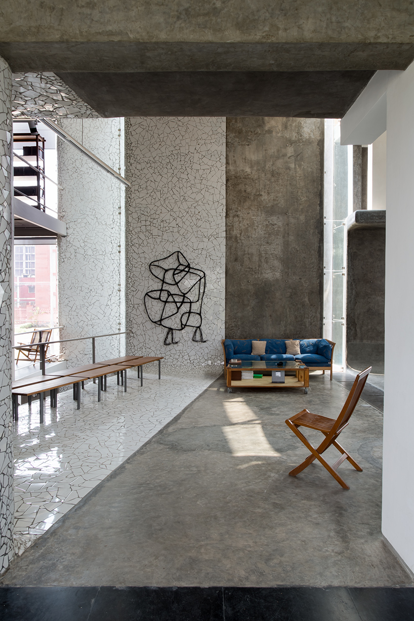 anagram-architects-artrovert-studio-house-greater-noida-india-designboom-02