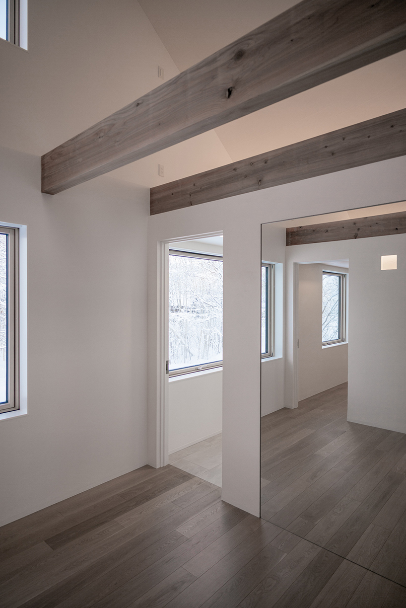florian-busch-architects-K-house-in-niseko-hokkaido-japan-designboom-02