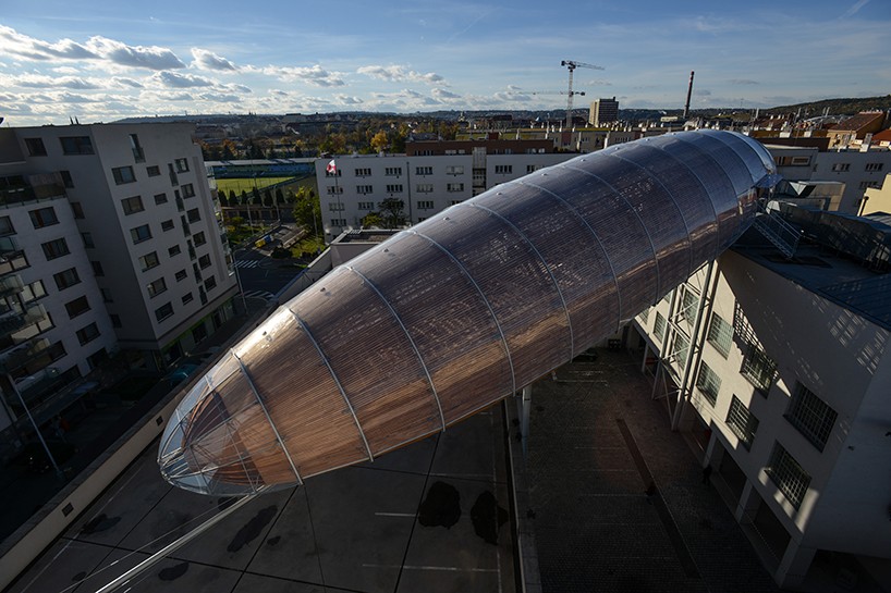 hut-architectury-gulliver-dox-prague-designboom-02