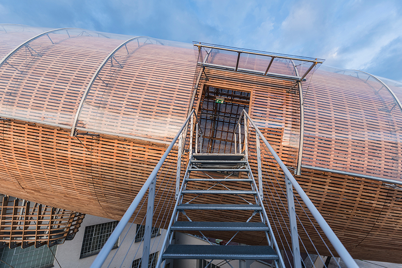 hut-architectury-gulliver-dox-prague-designboom-03