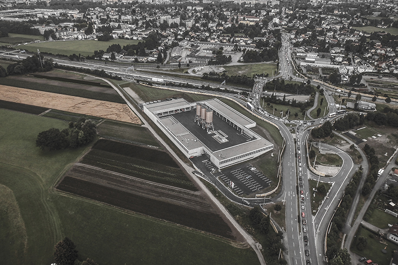 marte-marte-architects-concrete-motorway-maintenance-center-salzburg-austria-designboom-02