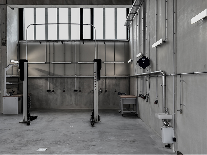 marte-marte-architects-concrete-motorway-maintenance-center-salzburg-austria-designboom-02