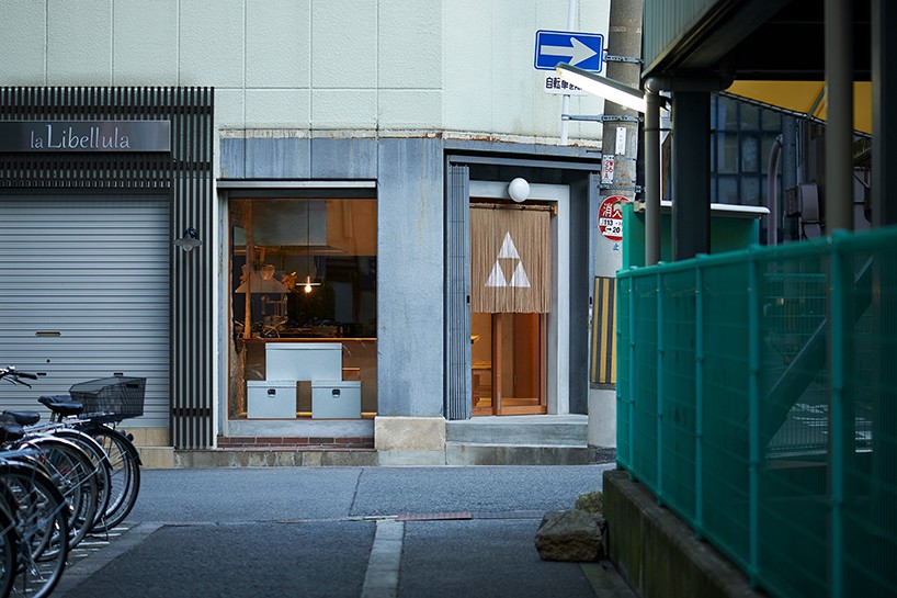 ninkipen!-udon-nagare-osaka-japan-designboom-10