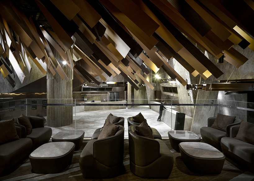 one-plus-partnership-meteor-cinema-guangzhou-china-designboom-02