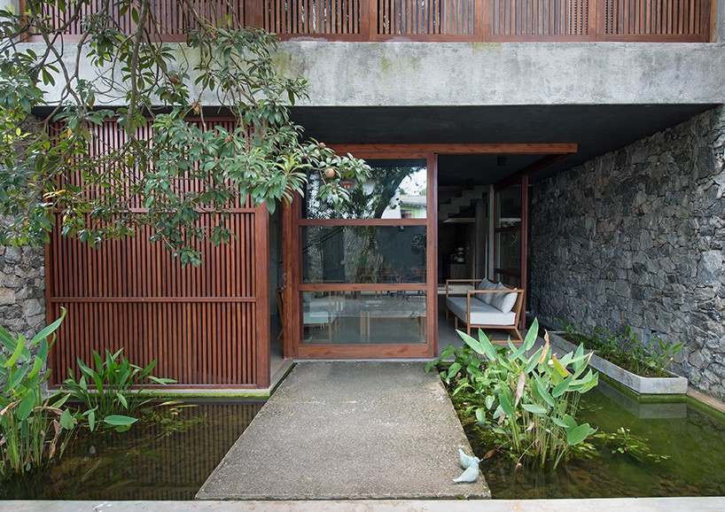 palinda-kannagara-linear-house-at-battaramulla-sri-lanka-designboom-02