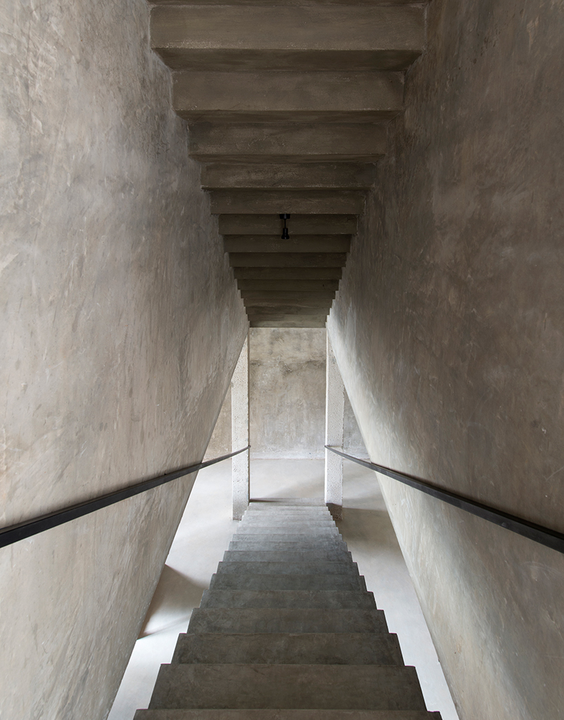 palinda-kannagara-linear-house-at-battaramulla-sri-lanka-designboom-03
