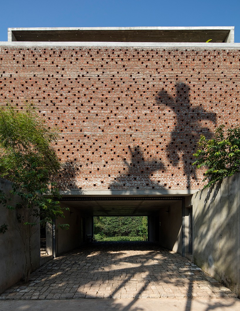 palinda-kannangara-studio-dwelling-at-rajagiriya-sri-lanka-designboom-02