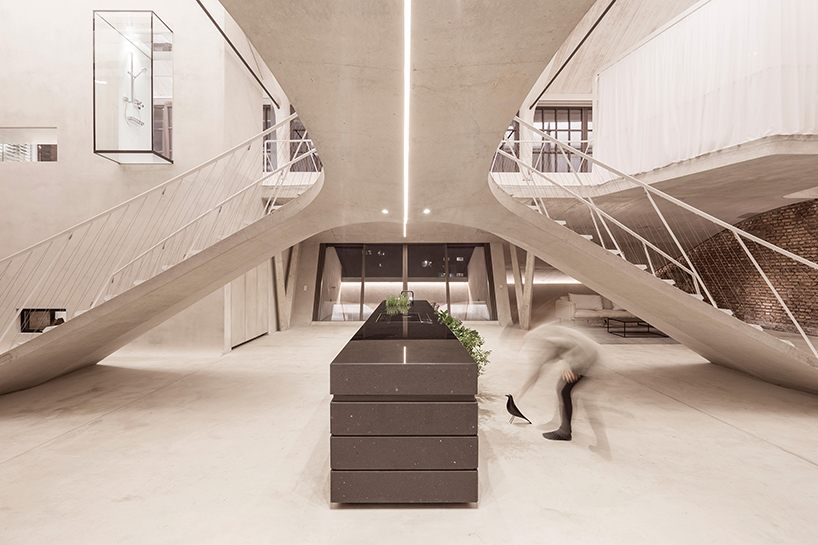 smartvoll-architecture-loft-panzerhalle-designboom-03