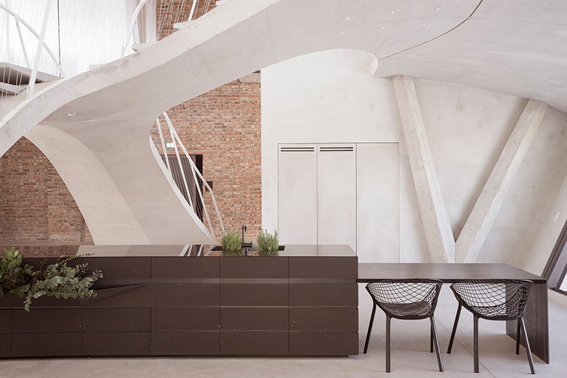 smartvoll-architecture-loft-panzerhalle-designboom-12