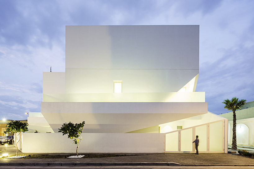 studio-madouh-residential-nasima-rawda-kuwait-city-designboom-02